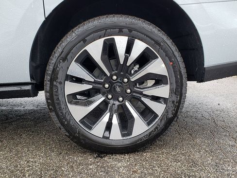 New 2025 Ford Expedition Max Platinum w/ Platinum Ultimate Package image 15