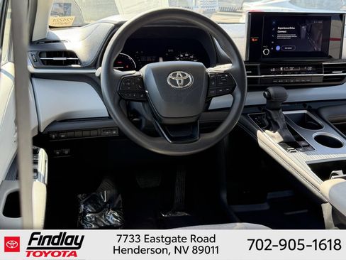 Certified 2025 Toyota Sienna LE FWD image 8