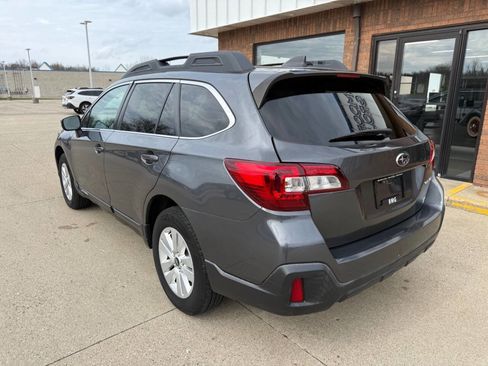 Used 2018 Subaru Outback 2.5i Premium image 3