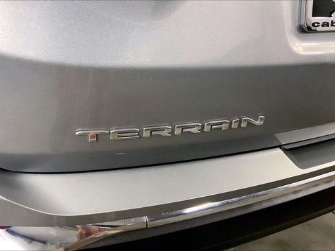 Used 2024 GMC Terrain SLT AWD/4WD image 8