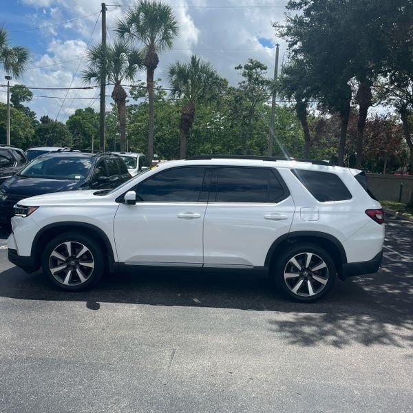 Used 2024 Honda Pilot Touring image 9