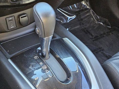 Used 2016 Nissan Rogue SL w/ SL Premium Package image 23