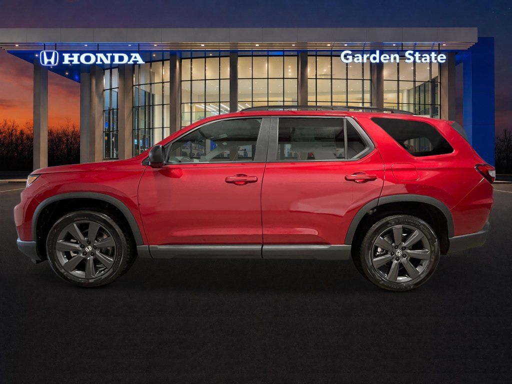 Used 2025 Honda Pilot Sport image 2