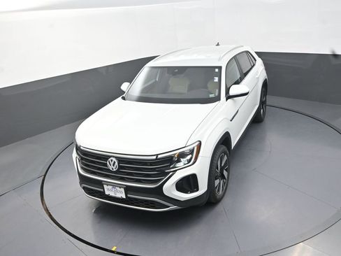 Used 2024 Volkswagen Atlas Cross Sport SE AWD/4WD image 16