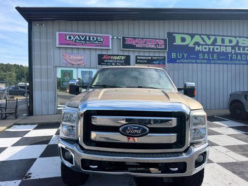 Used 2011 Ford F250 Lariat w/ Lariat Interior Pkg AWD/4WD image 3
