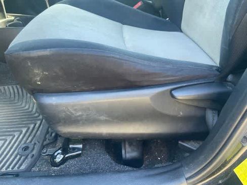 Used 2013 Toyota Yaris L FWD image 14