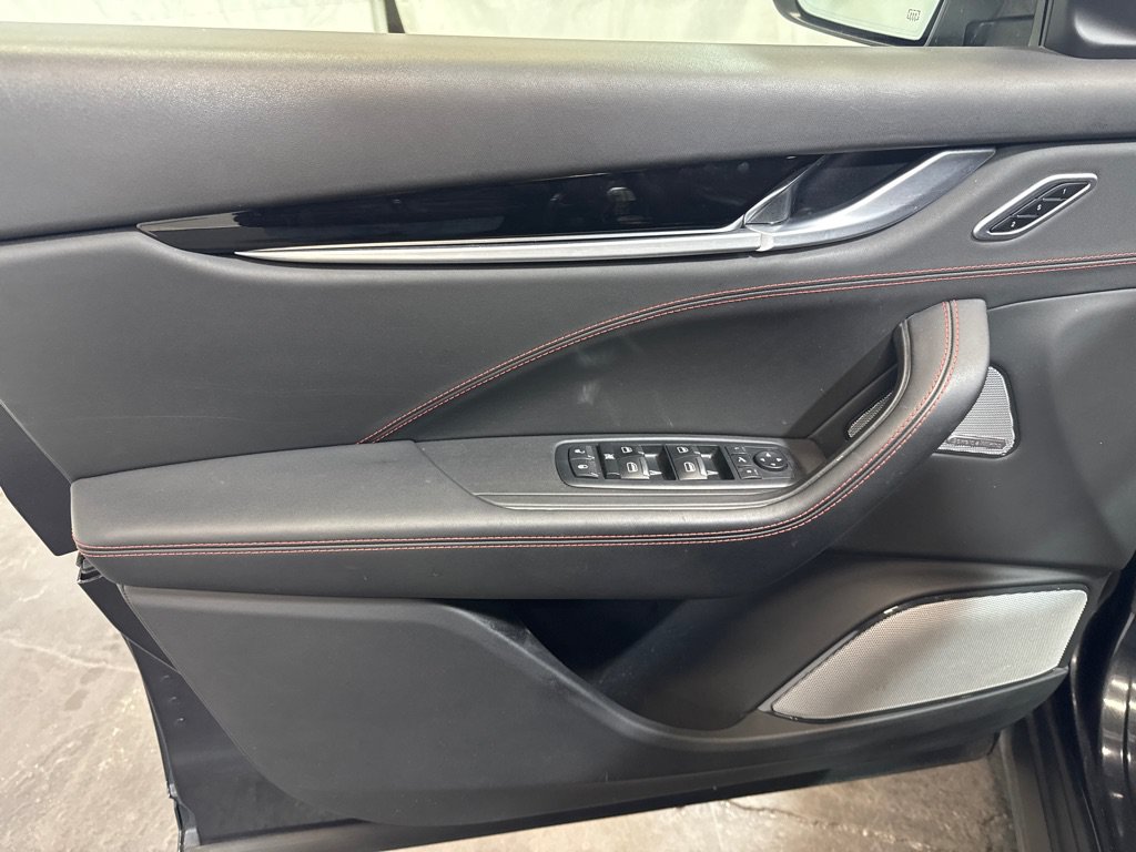 Used 2018 Maserati Levante GranLusso AWD/4WD image 18