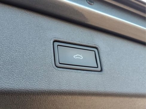 Used 2024 Volkswagen Tiguan SE image 30