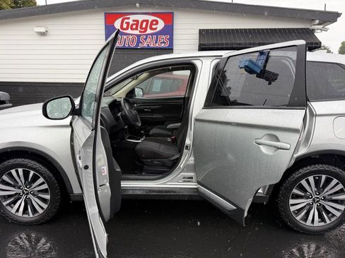 Used 2020 Mitsubishi Outlander SE image 16