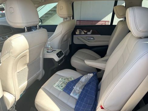 Used 2023 Mercedes-Benz GLS 580 4MATIC image 6