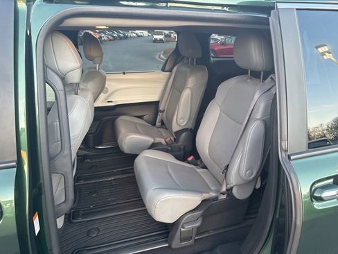 Used 2025 Toyota Sienna XLE image 11