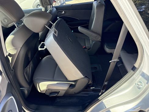 Used 2019 Hyundai Santa Fe XL image 16