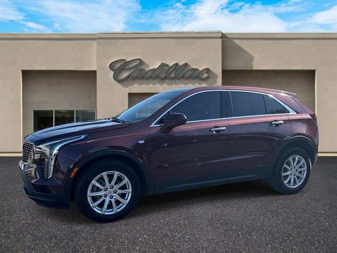 Certified 2023 Cadillac XT4 Luxury w/ Cold Weather Package FWD image 5