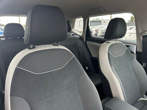 New 2026 Volkswagen Taos SE FWD image 46