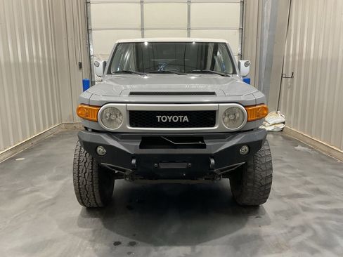 Used 2014 Toyota FJ Cruiser Base w/ Upgrade Package image 2