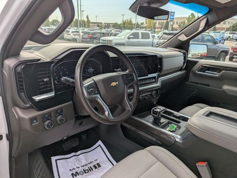 Certified 2022 Chevrolet Silverado 1500 LT w/ Convenience Package II AWD/4WD image 13