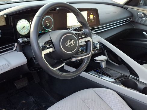 Used 2024 Hyundai Elantra Limited FWD image 17