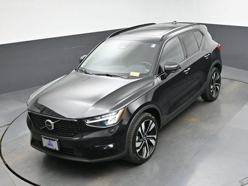 Used 2023 Volvo XC40 B5 Plus w/ Protection Package Premier AWD/4WD image 19
