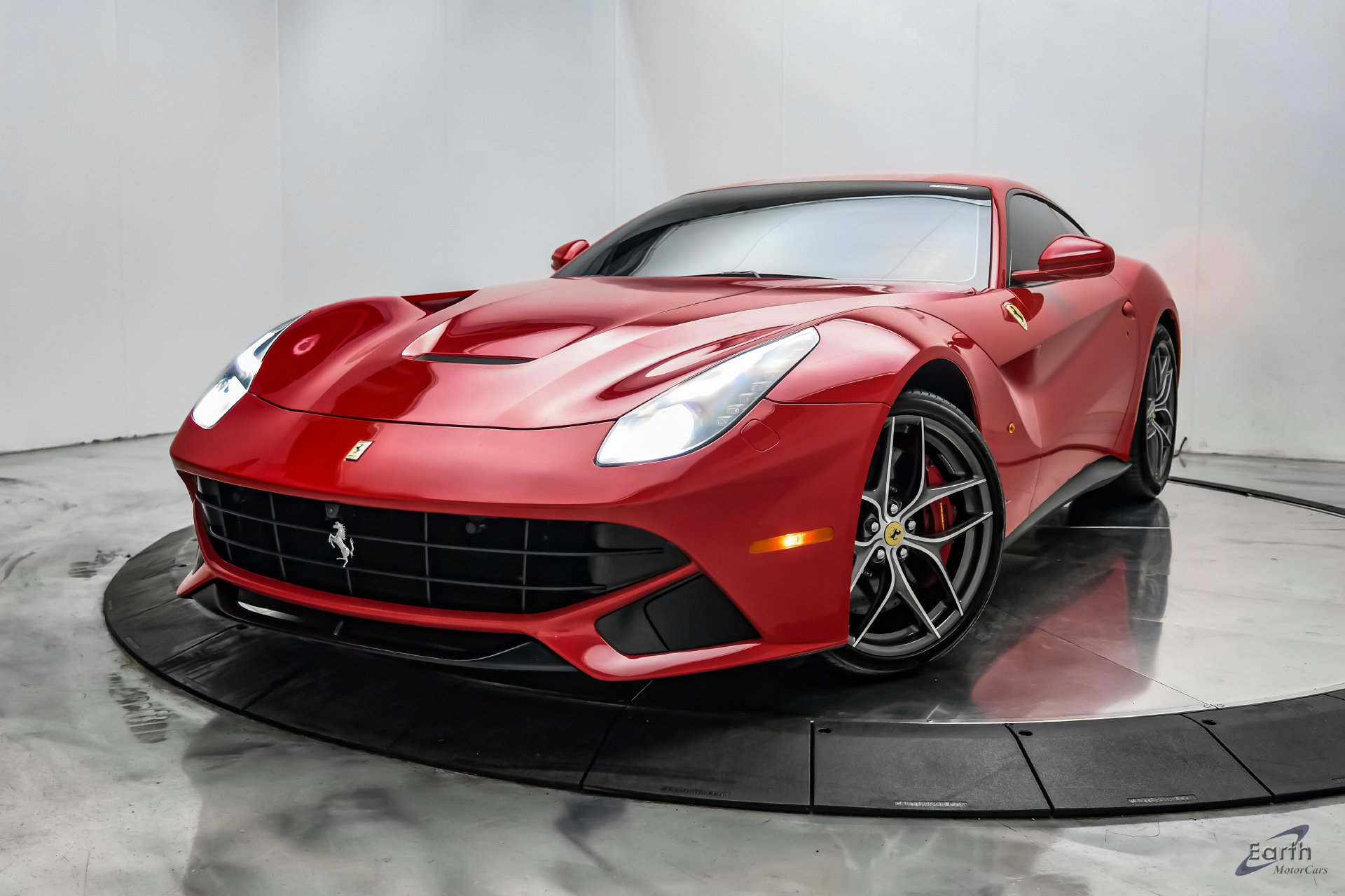 Used 2015 Ferrari F12 Berlinetta RWD image 6