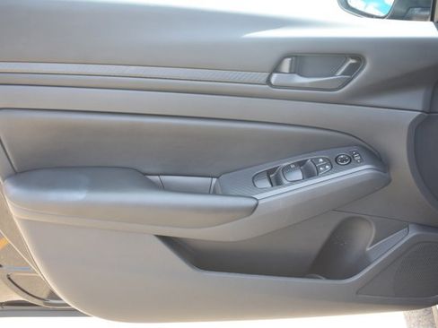 Used 2025 Nissan Altima 2.5 S FWD image 10