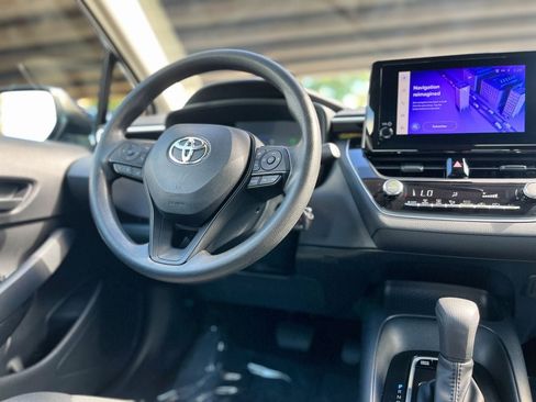 Used 2025 Toyota Corolla LE FWD image 21
