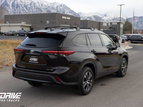 Used 2021 Toyota Highlander XLE image 9