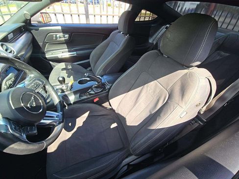 Used 2019 Ford Mustang GT RWD image 4
