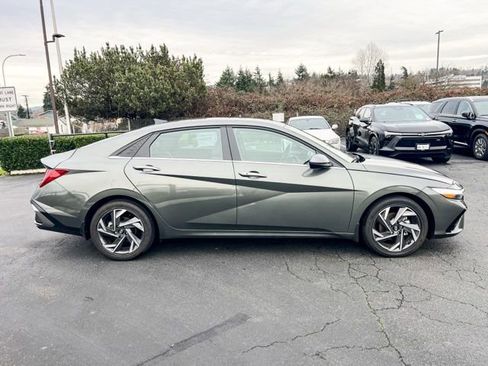 New 2025 Hyundai Elantra SEL image 6