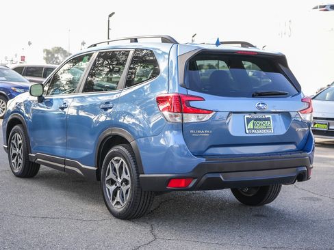 Used 2021 Subaru Forester Premium image 8