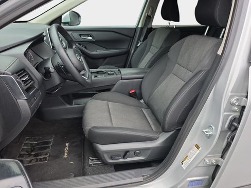 Used 2024 Nissan Rogue SV AWD/4WD image 5