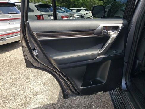 Used 2023 Lexus GX 460 Premium w/ Premium Package image 30