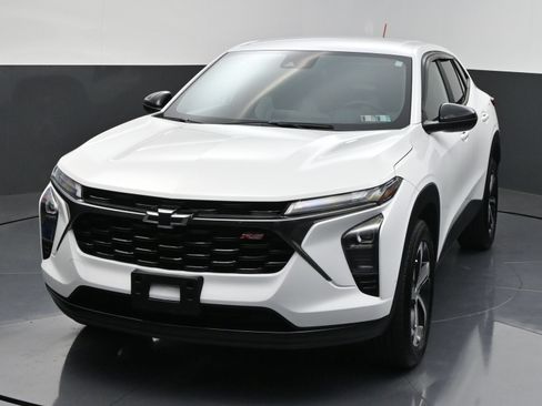 Certified 2024 Chevrolet Trax RS w/ Driver Confidence Package FWD image 3