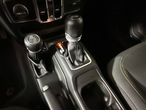 Used 2025 Jeep Wrangler Unlimited Sport AWD/4WD image 21