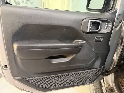 Used 2018 Jeep Wrangler Sport AWD/4WD image 11