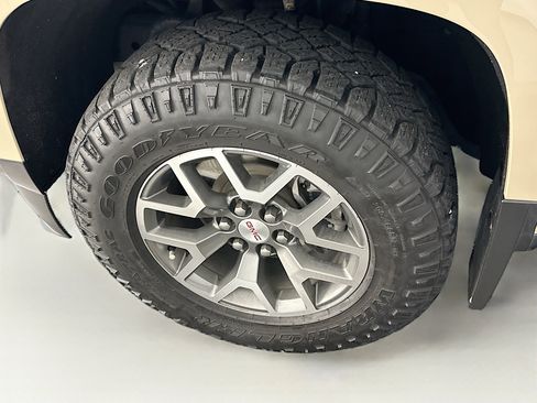 Used 2022 GMC Canyon AT4 AWD/4WD image 11