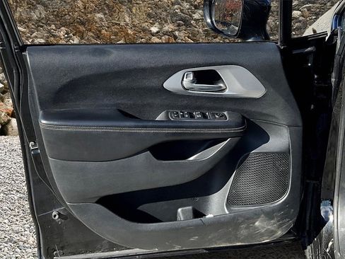 Used 2018 Chrysler Pacifica Touring Plus w/ S Appearance Package image 21