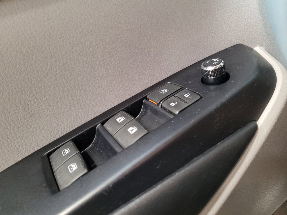 Used 2019 Toyota Highlander XLE FWD image 27