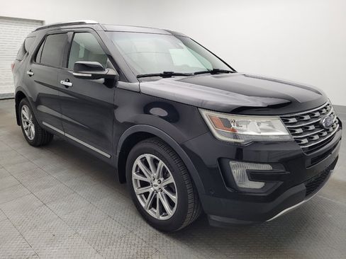 Used 2017 Ford Explorer Limited w/ Equipment Group 301A AWD/4WD image 13