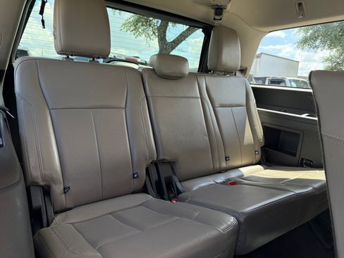Used 2018 Ford Expedition XLT w/ Equipment Group 202A RWD image 18