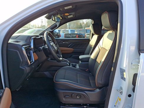 Used 2024 GMC Canyon AT4 image 11