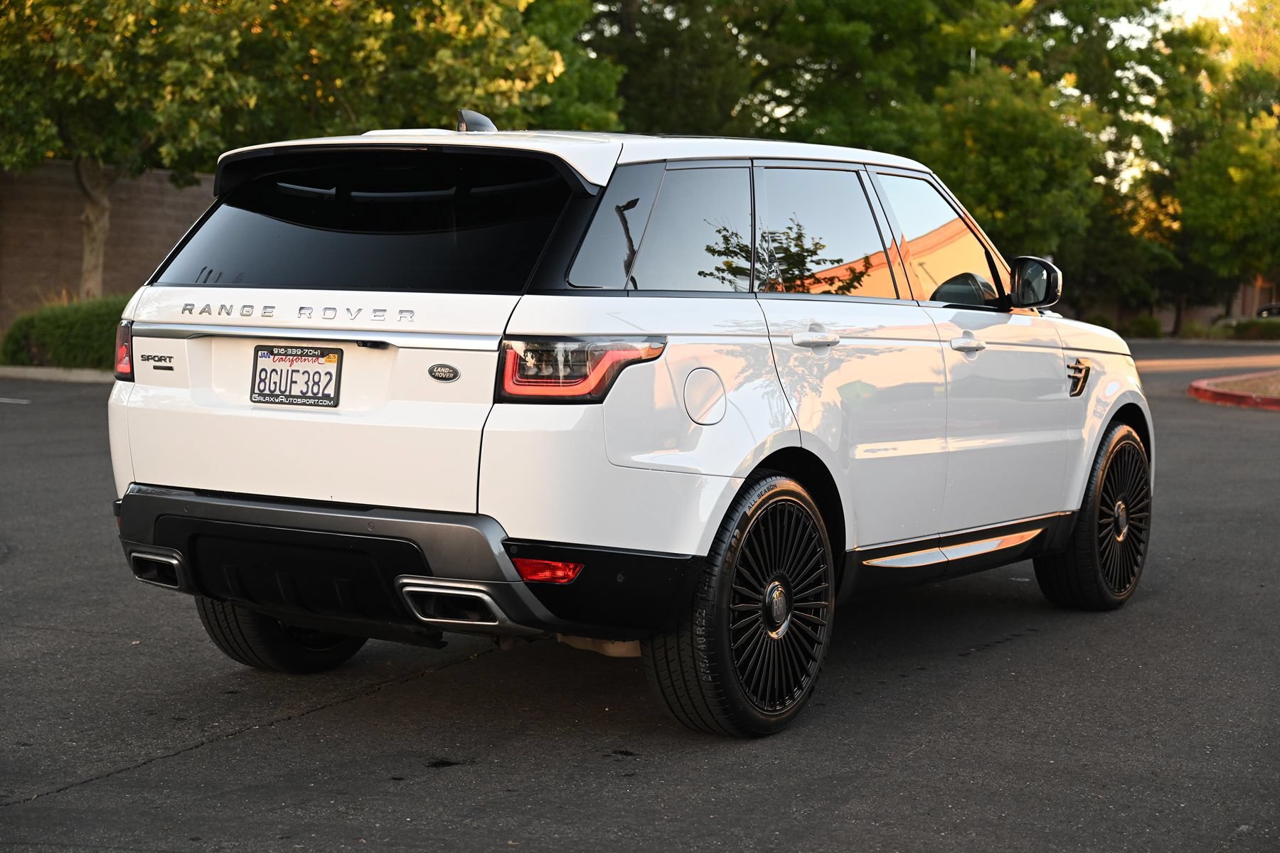 Used 2019 Land Rover Range Rover Sport HSE AWD/4WD image 6
