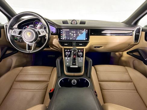 Certified 2023 Porsche Cayenne AWD/4WD image 11