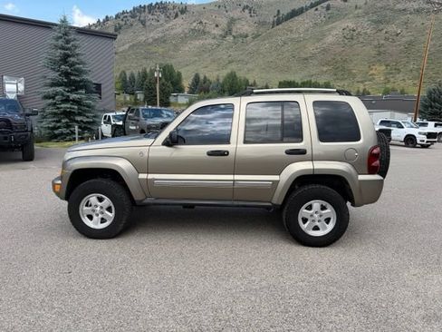 Used 2006 Jeep Liberty Limited w/ Trailer Tow Group AWD/4WD image 15