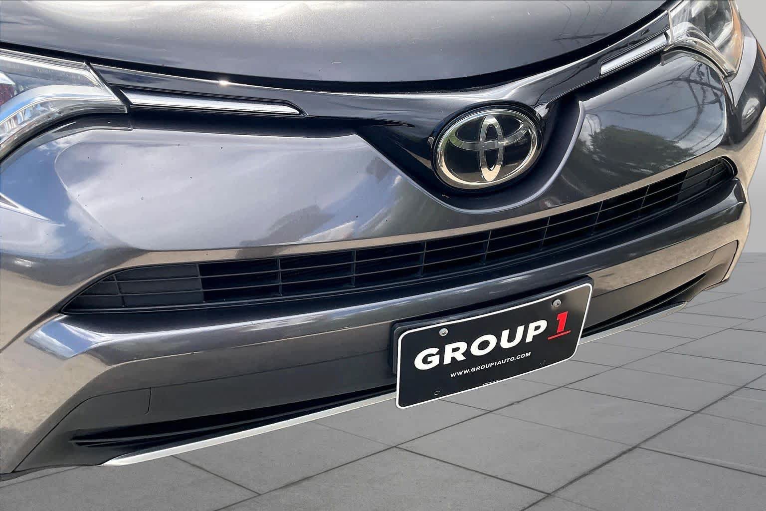 Used 2018 Toyota RAV4 Limited FWD image 29