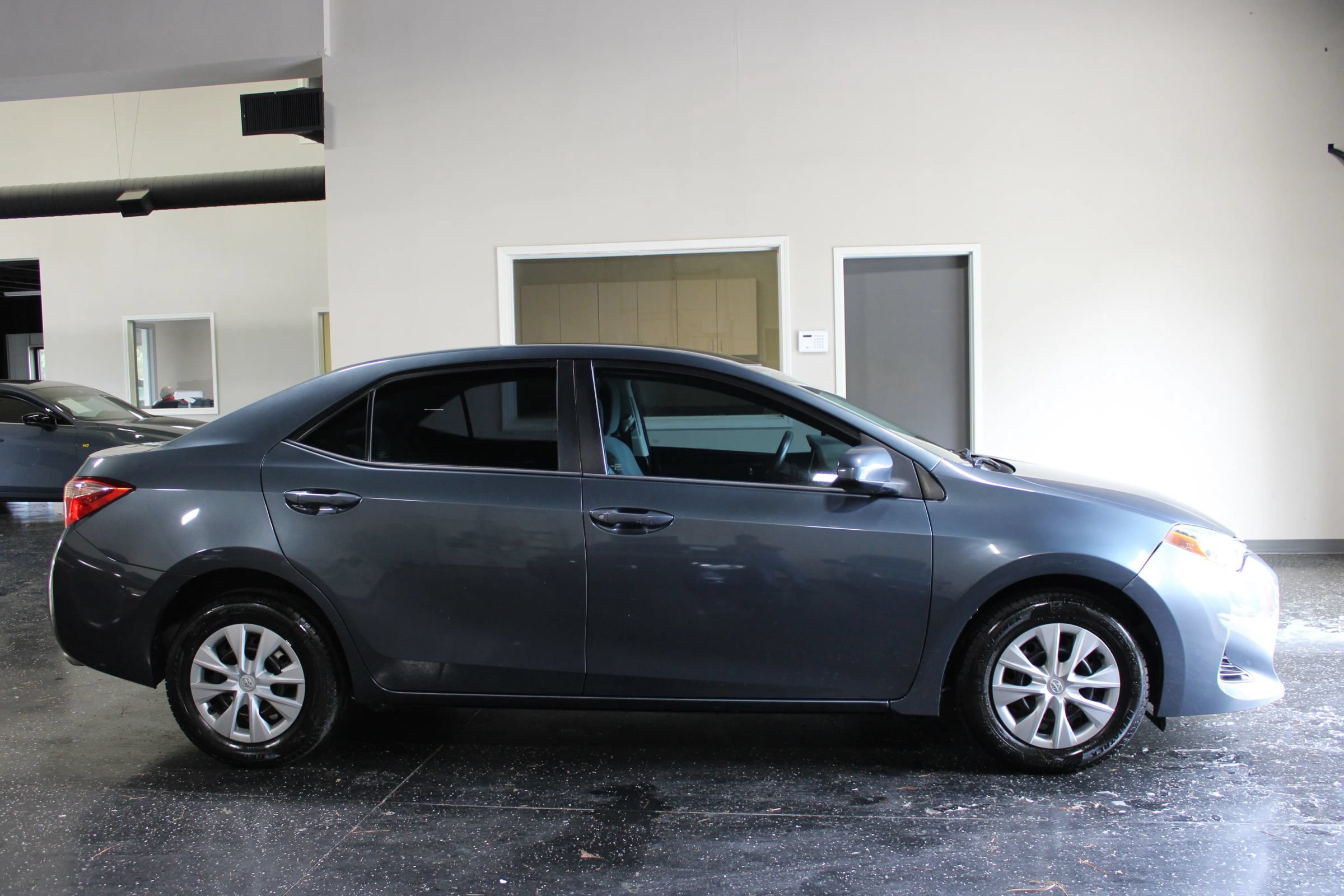 Used 2017 Toyota Corolla L FWD image 4