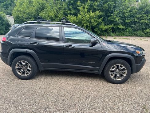 Used 2019 Jeep Cherokee Trailhawk w/ Cold Weather Group AWD/4WD image 9