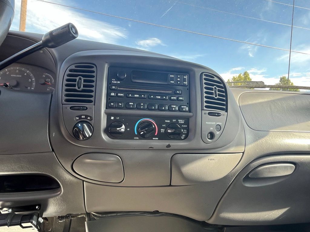 Used 2002 Ford F150 XLT AWD/4WD image 16