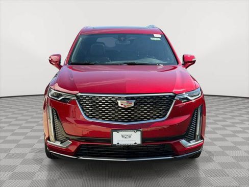 Used 2025 Cadillac XT6 Luxury AWD/4WD image 2