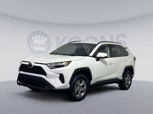 Used 2025 Toyota RAV4 XLE AWD/4WD image 1