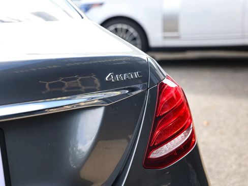 Used 2018 Mercedes-Benz E 300 4MATIC image 35